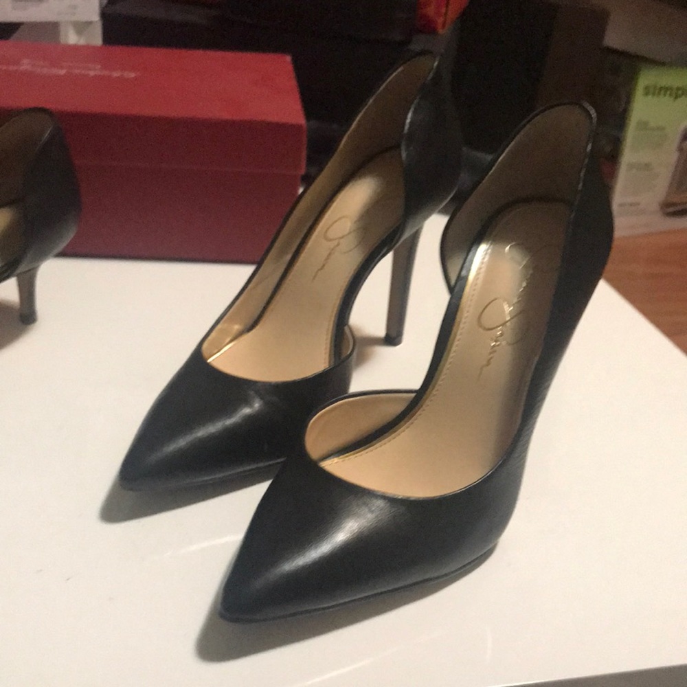 Jessica Simpson pumps